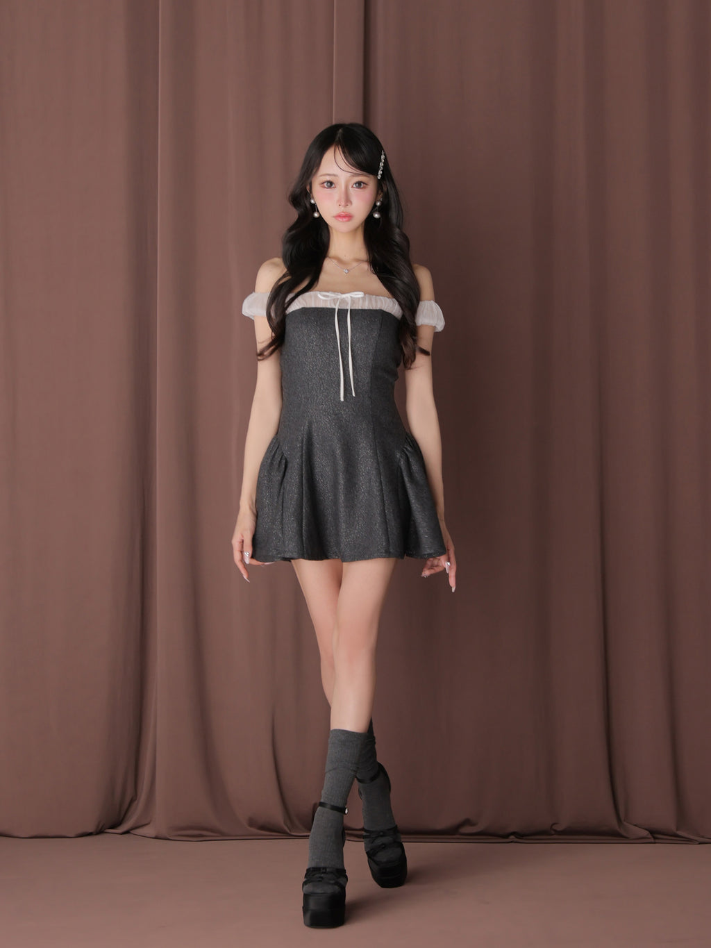 ★予約商品★【7月上旬頃入荷予定】【XSサイズあり】Glitter flannel off-the-shoulder mini dress (anier4058)