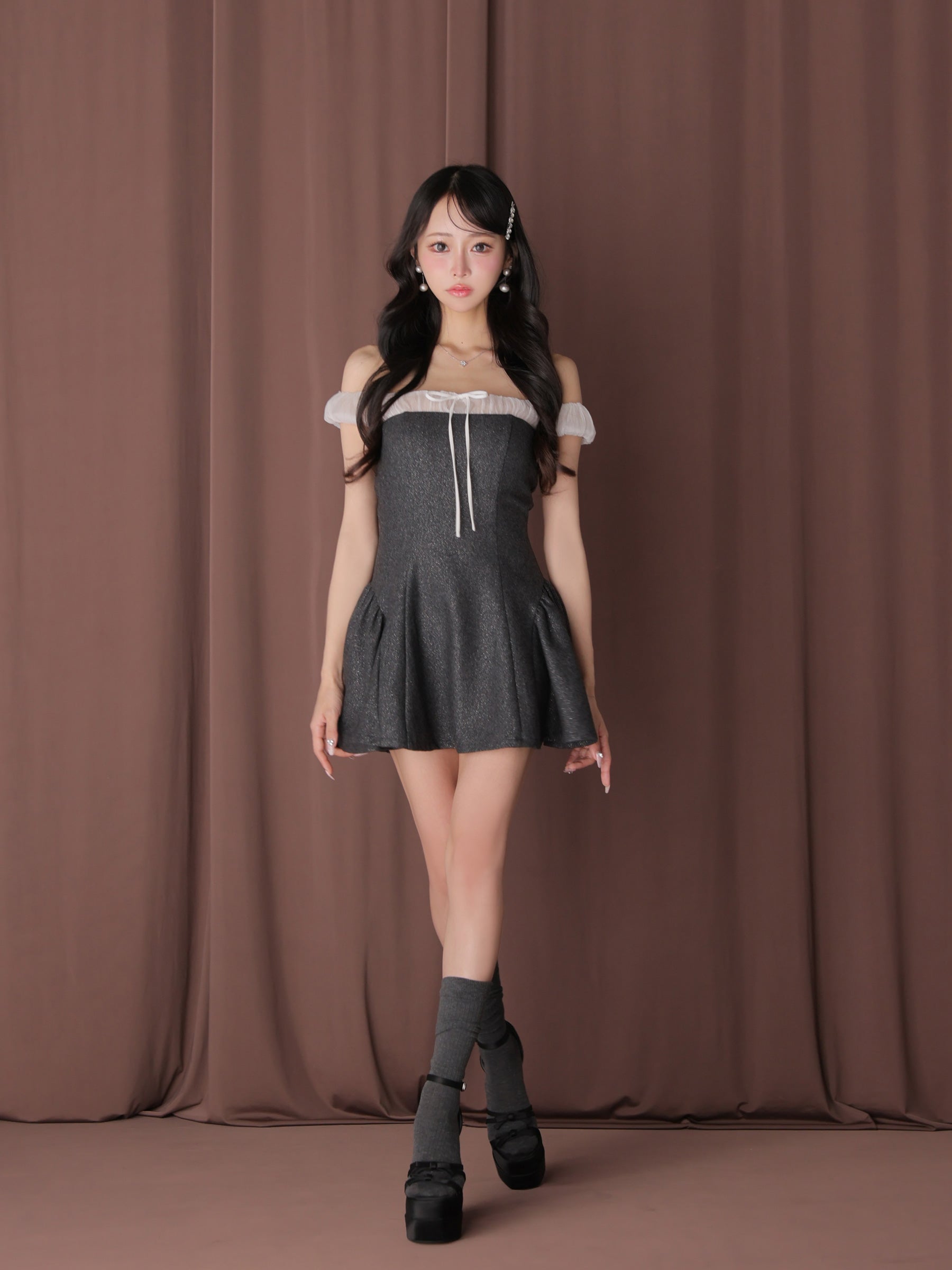 ★予約商品★【7月上旬頃入荷予定】【XSサイズあり】Glitter flannel off-the-shoulder mini dress (anier4058)