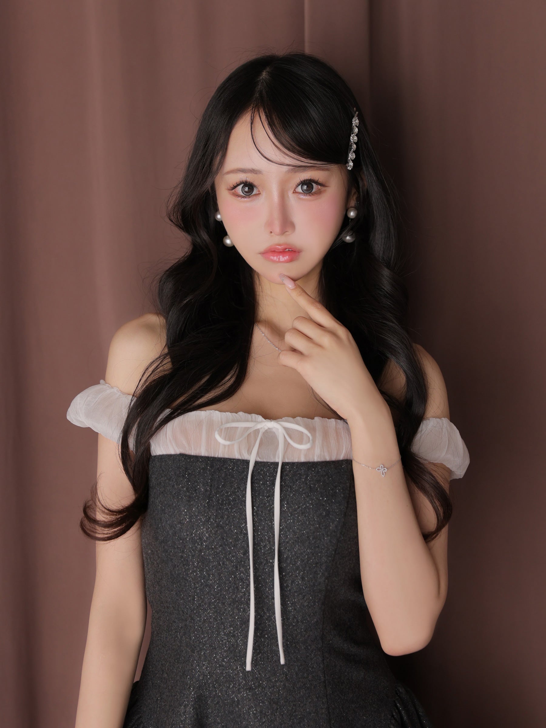 ★予約商品★【7月上旬頃入荷予定】【XSサイズあり】Glitter flannel off-the-shoulder mini dress (anier4058)