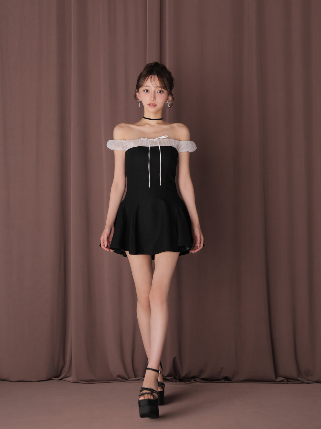 ★予約商品★【7月上旬頃入荷予定】【XSサイズあり】Glitter flannel off-the-shoulder mini dress (anier4058)