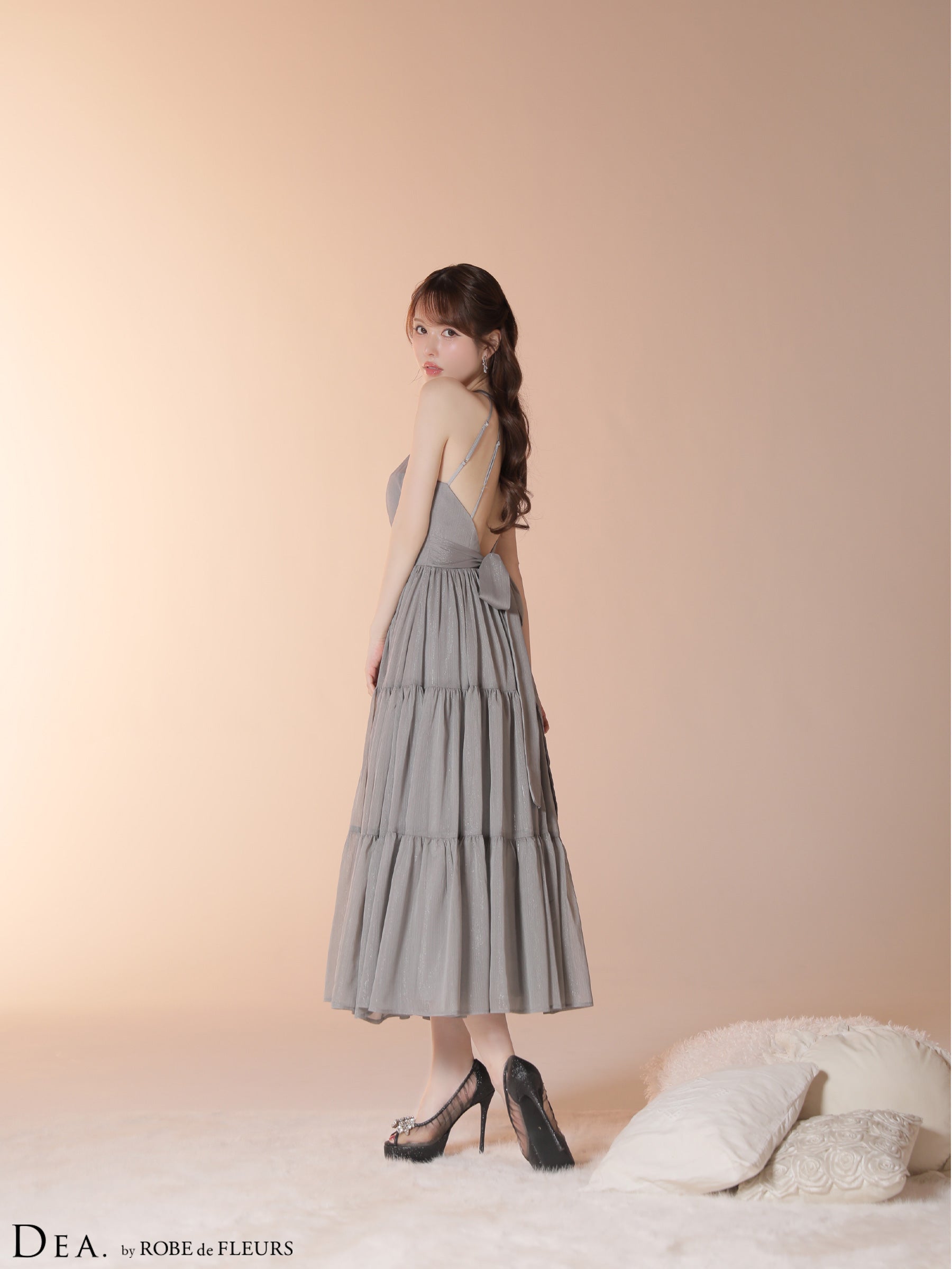 【Lサイズあり】ラメシフォンホルターネックティアードロングドレス (DE4145)