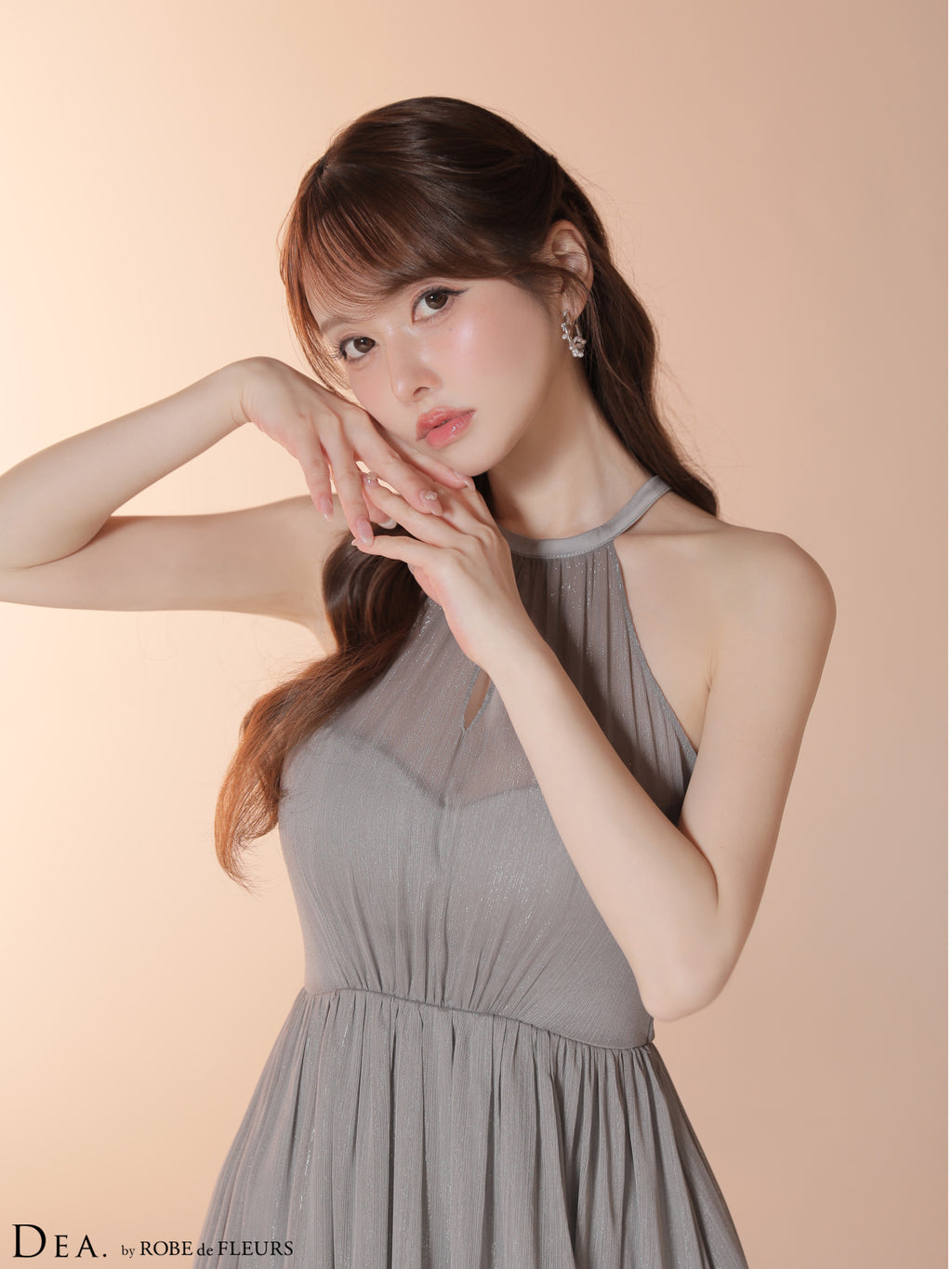 【Lサイズあり】ラメシフォンホルターネックティアードロングドレス (DE4145)