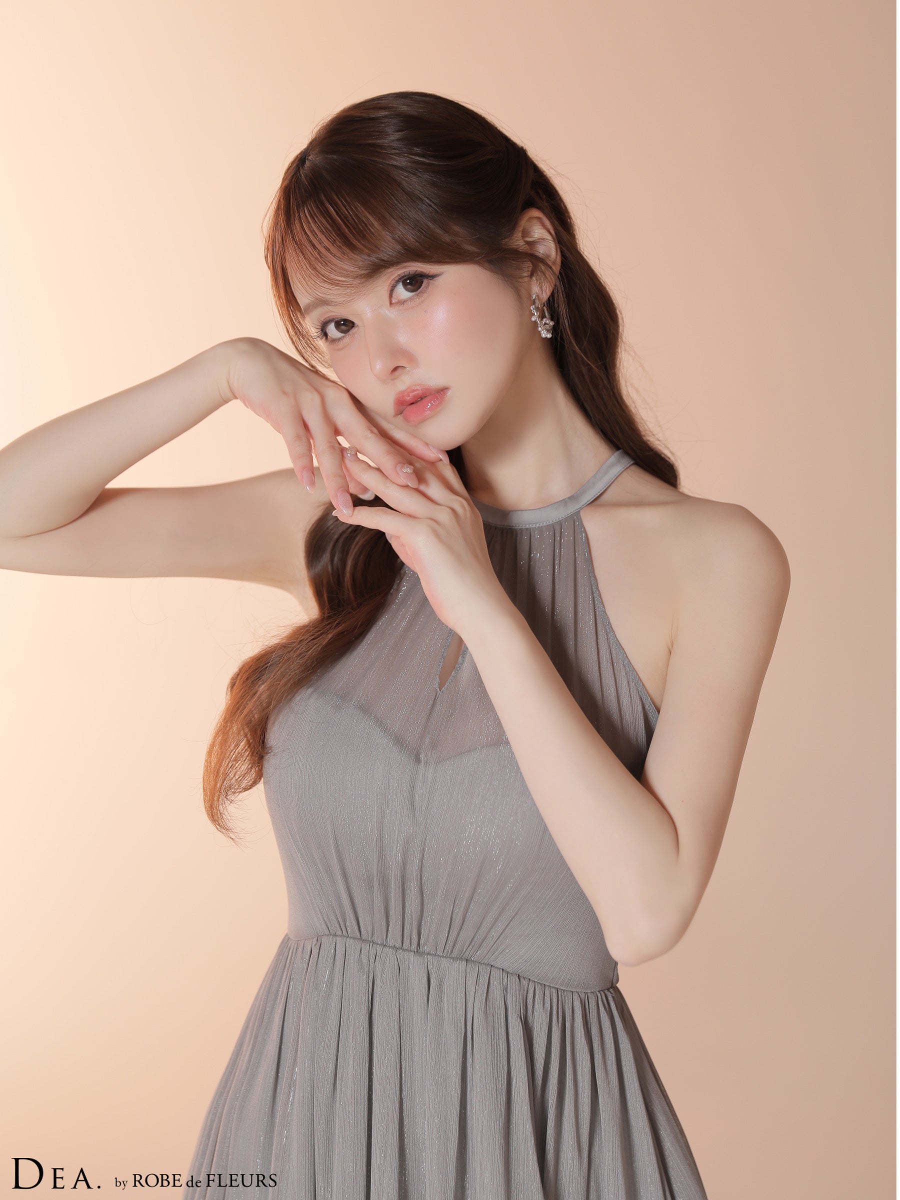 【Lサイズあり】ラメシフォンホルターネックティアードロングドレス (DE4145)