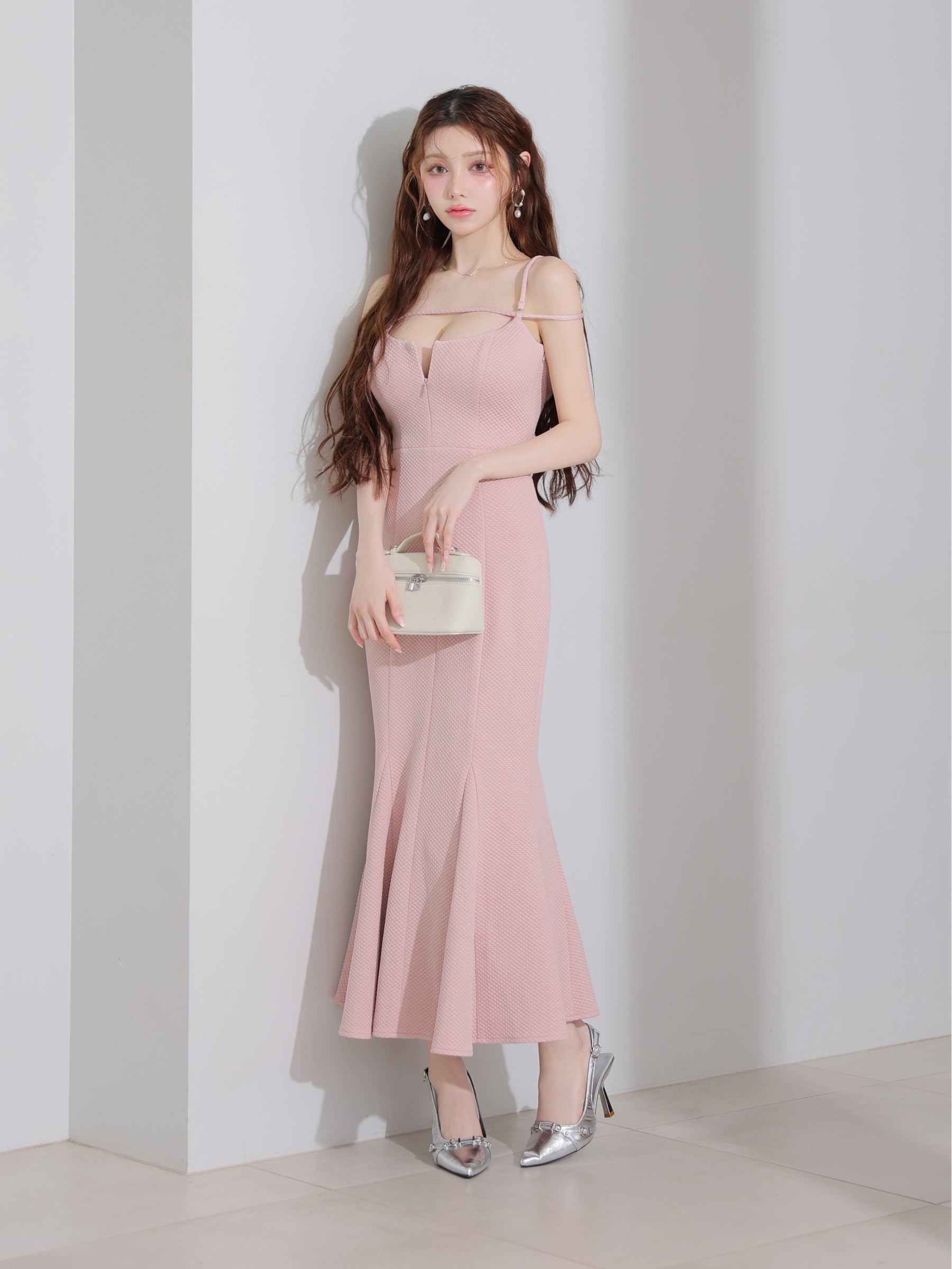 ★一部予約商品★【7月中旬頃入荷予定】【Lサイズあり】デコルテラインストレッチキルティングマーメイドキャバドレス(DE4215)